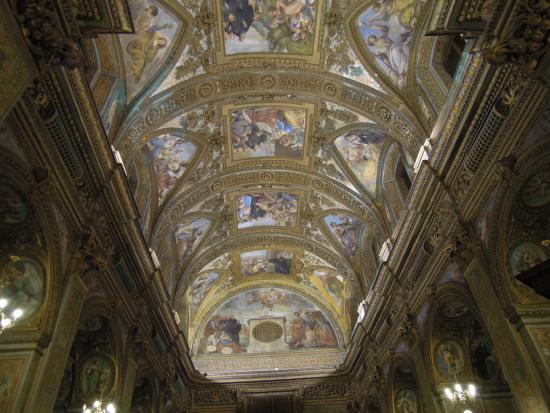 सालेर्नो: स्यान ग्यागोियो चर्च - Salerno | Secret World Trip Planner