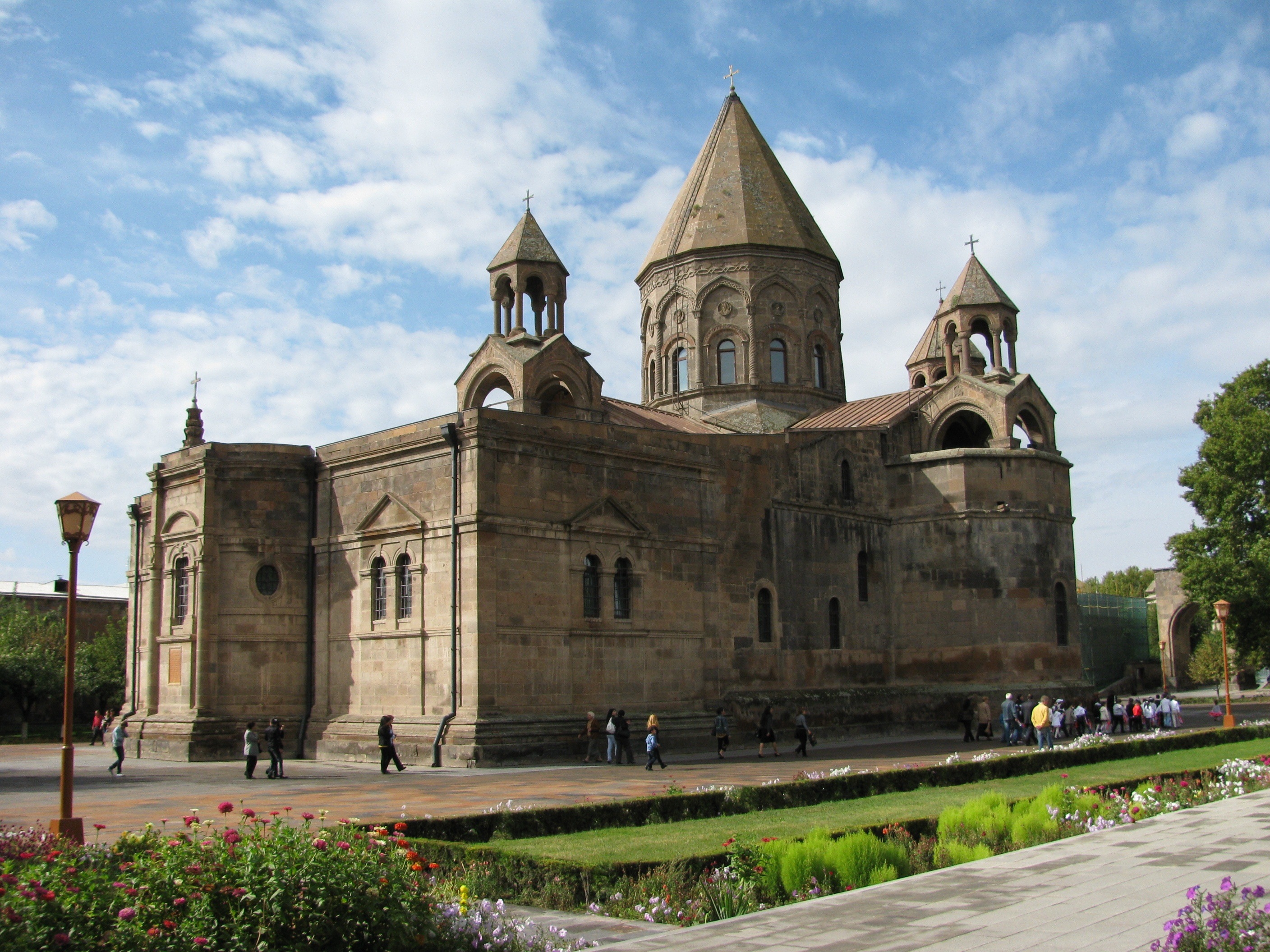 Katedrala Etchmiadzin - Echmiadzin | Secret World Trip Planner