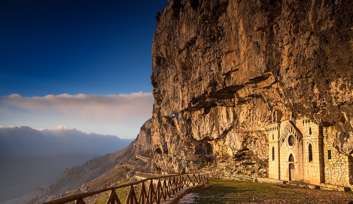 S. Mishel Arkanjeloning Ermitaji - Maranola | Secret World Trip Planner