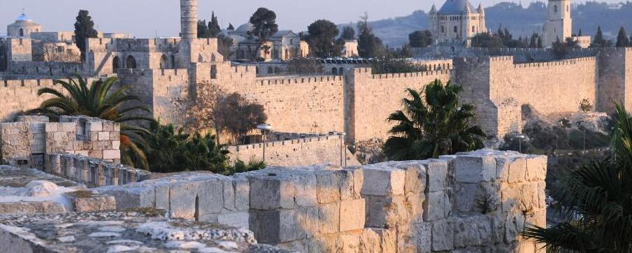 Lungo le antiche mura della città di Gerusalemme - Jerusalem | Secret World Trip Planner