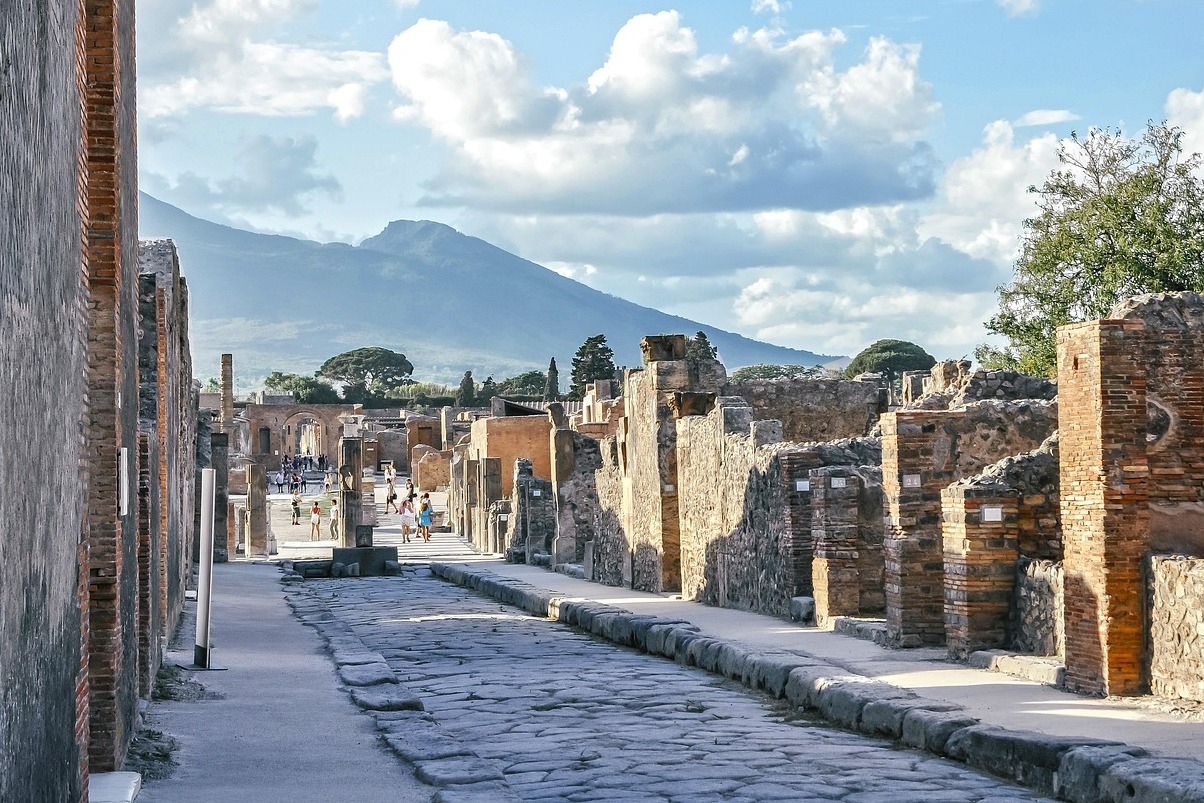 Naples, Italy most vibrant,brilliant and majestic city - Napoli | Secret World Trip Planner