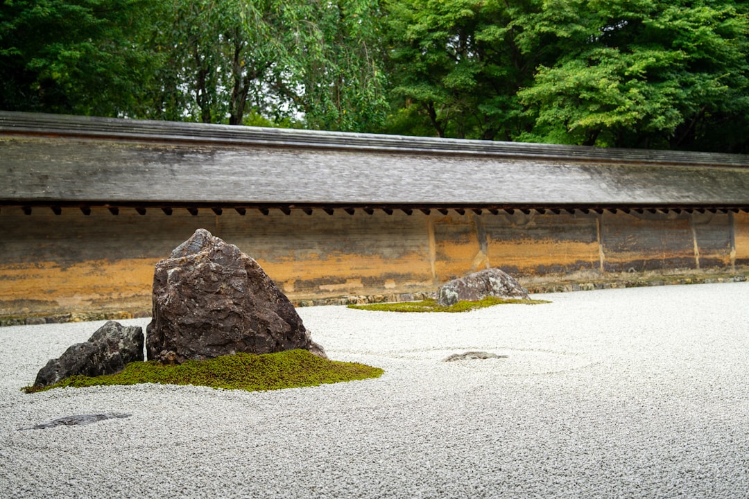 Ryoanji tempel en de beroemdste rotstuin in Japan - Ky?to-shi | Secret World Trip Planner