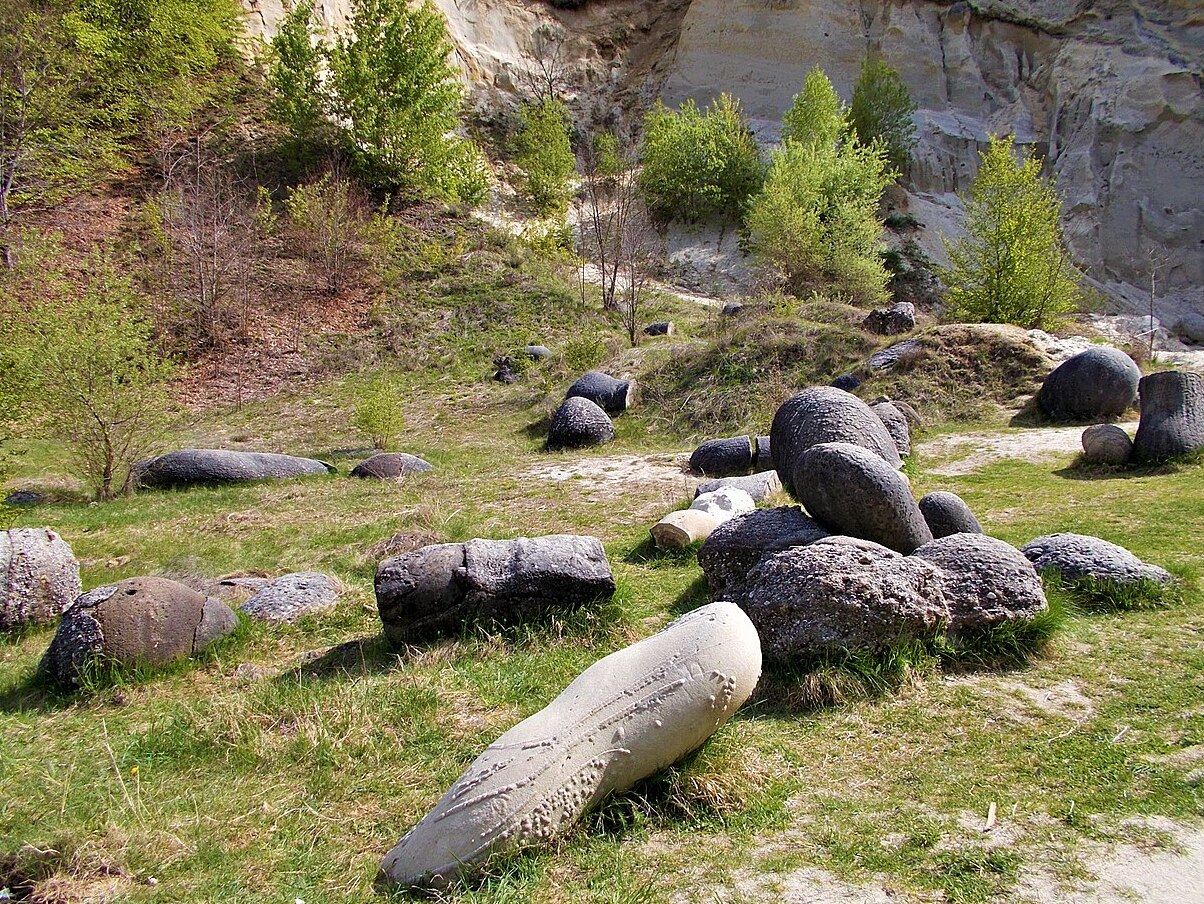 Trovanti Museum Natural Reserve : The Mystery of stones that grow up - DN67 | Secret World Trip Planner