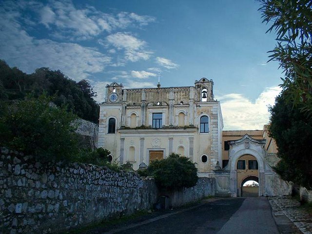 Svatyně Rozštípené hory - Gaeta | Secret World Trip Planner