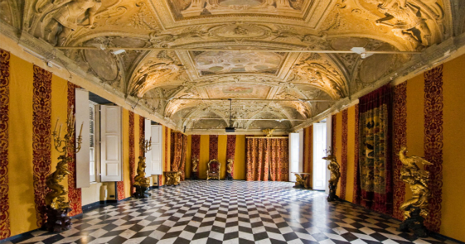 Hallir Rolli - Genova | Secret World Trip Planner