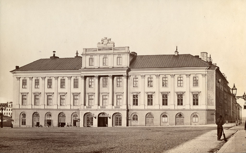 Arvfursteni palee Stockholmis - Gustav Adolfs torg 1 | Secret World Trip Planner