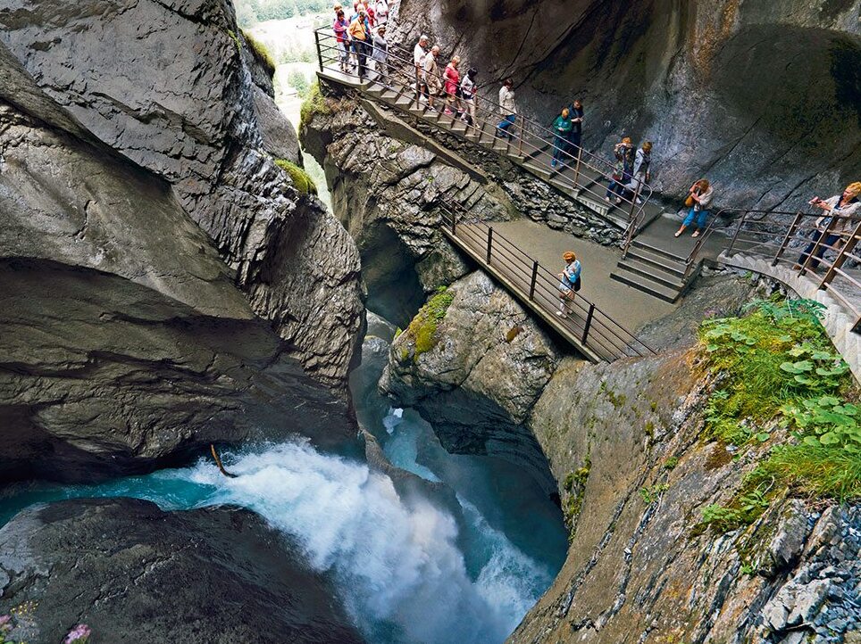 Интерлакен: необикновеният водопад Трумелбах - Lauterbrunnen | Secret World Trip Planner