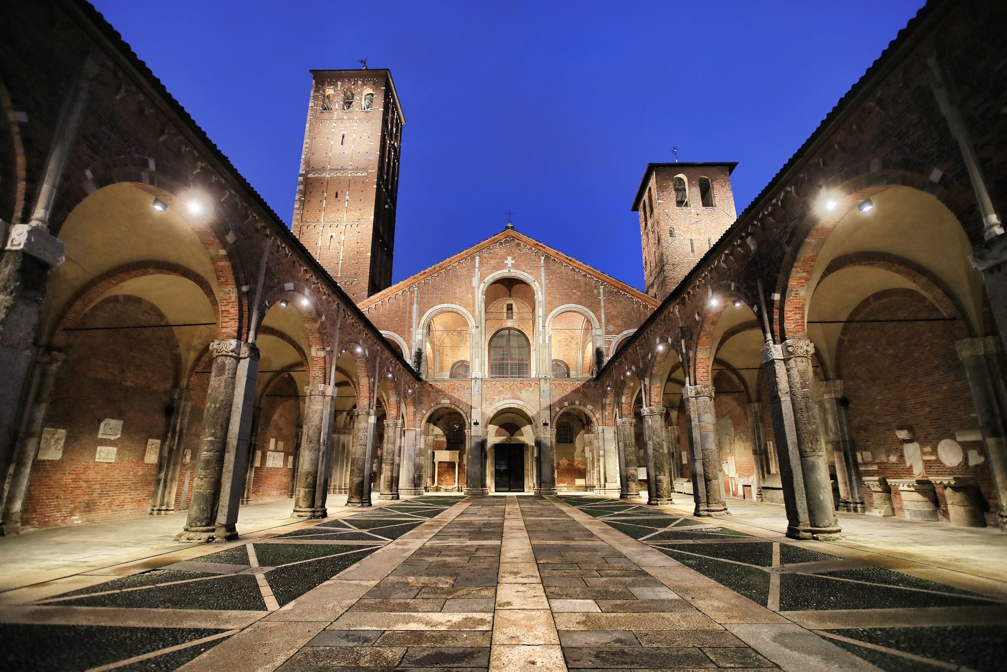 Basilika Sant'ambrogio - Milano | Secret World Trip Planner