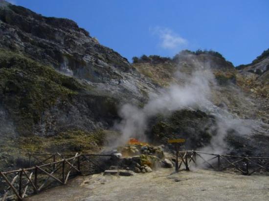 सोल्फतारा - Solfatara di Pozzuoli | Secret World Trip Planner