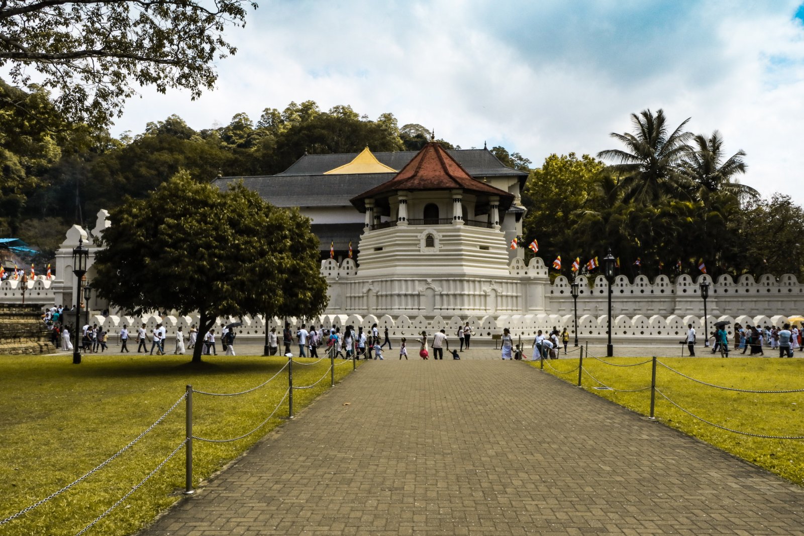 Sri Dalada Maligawa ( Temple de la relique dentaire sacrée ) - Kandy | Secret World Trip Planner