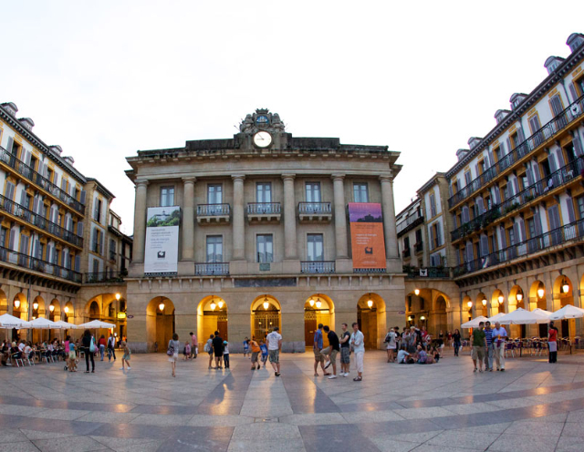 ลานรัฐธรรมนูญ - Donostia | Secret World Trip Planner