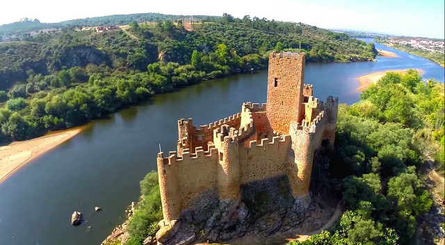 Castelul din Almourol - Praia do Ribatejo | Secret World Trip Planner
