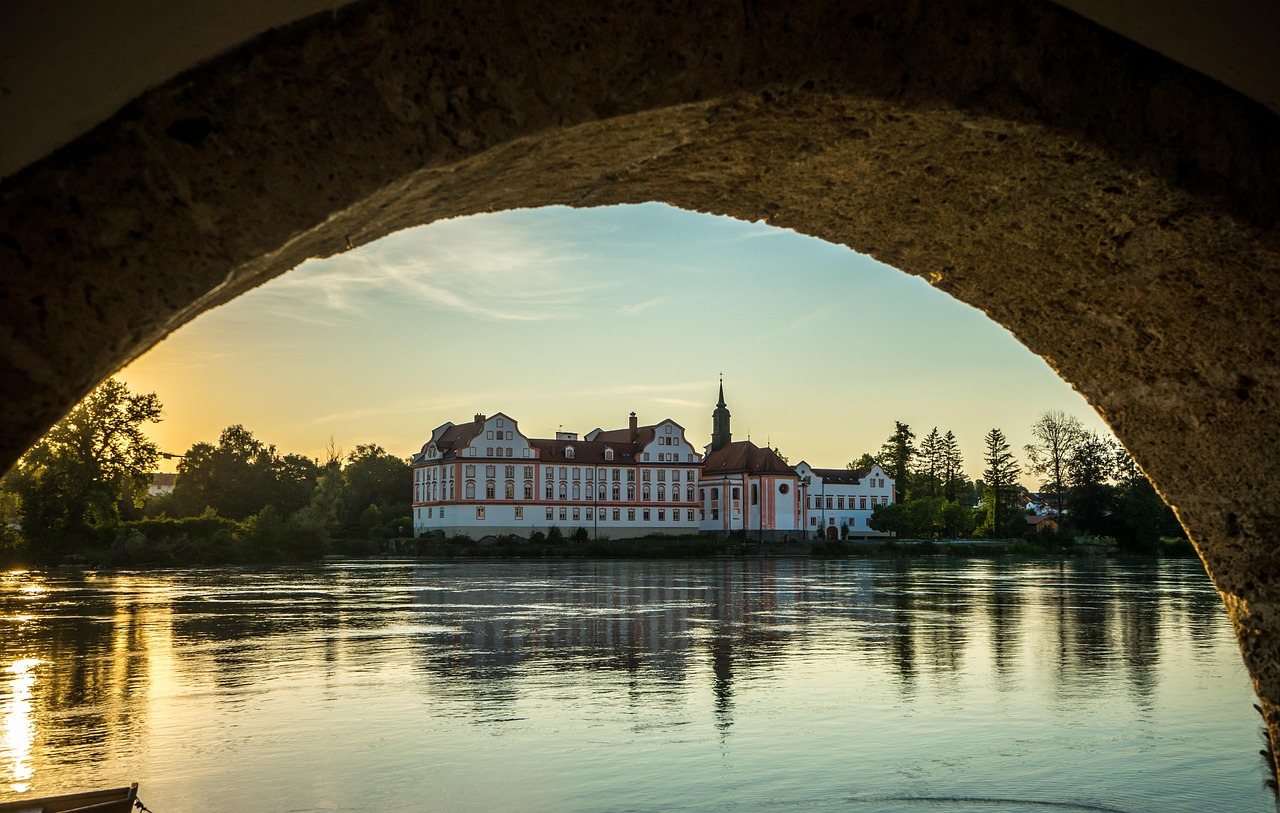 Castello di Neuhaus - Paderborn | Secret World Trip Planner