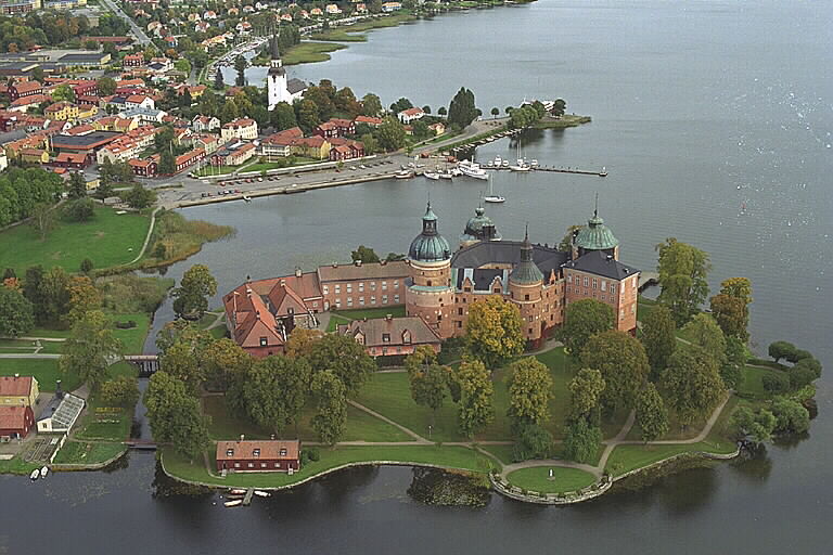 Castello di Gripsholm sulle rive del lago Mälaren - 647 31 Mariefred | Secret World Trip Planner