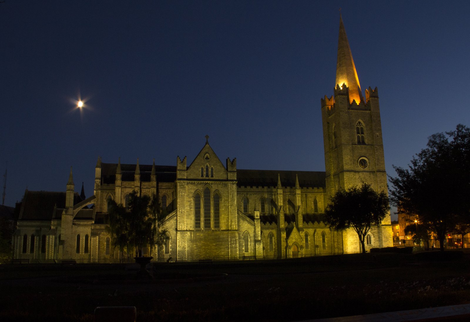 Saint Patrick Kanisa katika Dublin - Dublin | Secret World Trip Planner