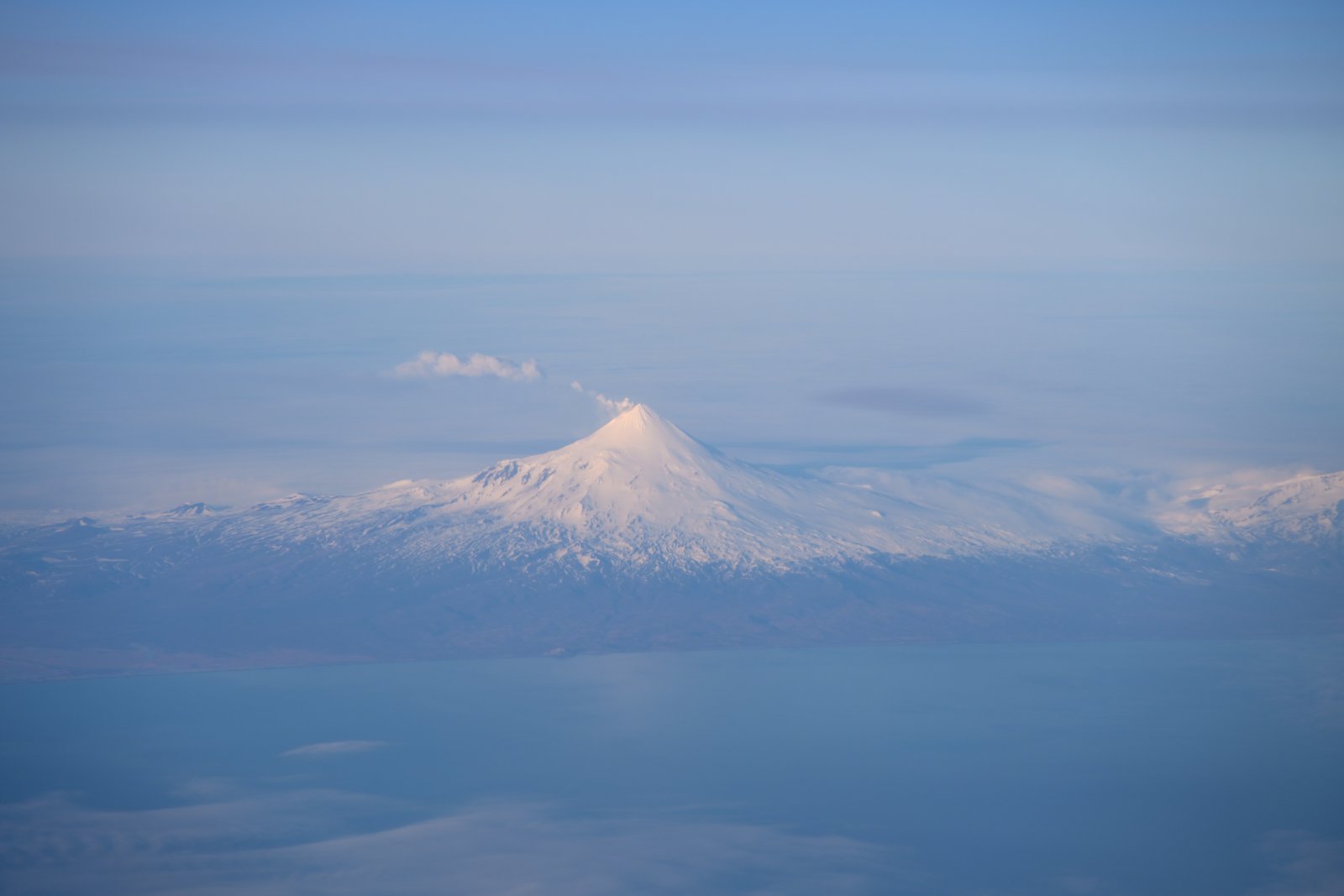 Mount Shishaldin an active volcano on Unimak Island - Vulcano Shishaldin | Secret World Trip Planner