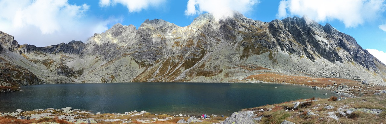Štrbské pleso è un pittoresco lago di montagna - Vysoké Tatry | Secret World Trip Planner