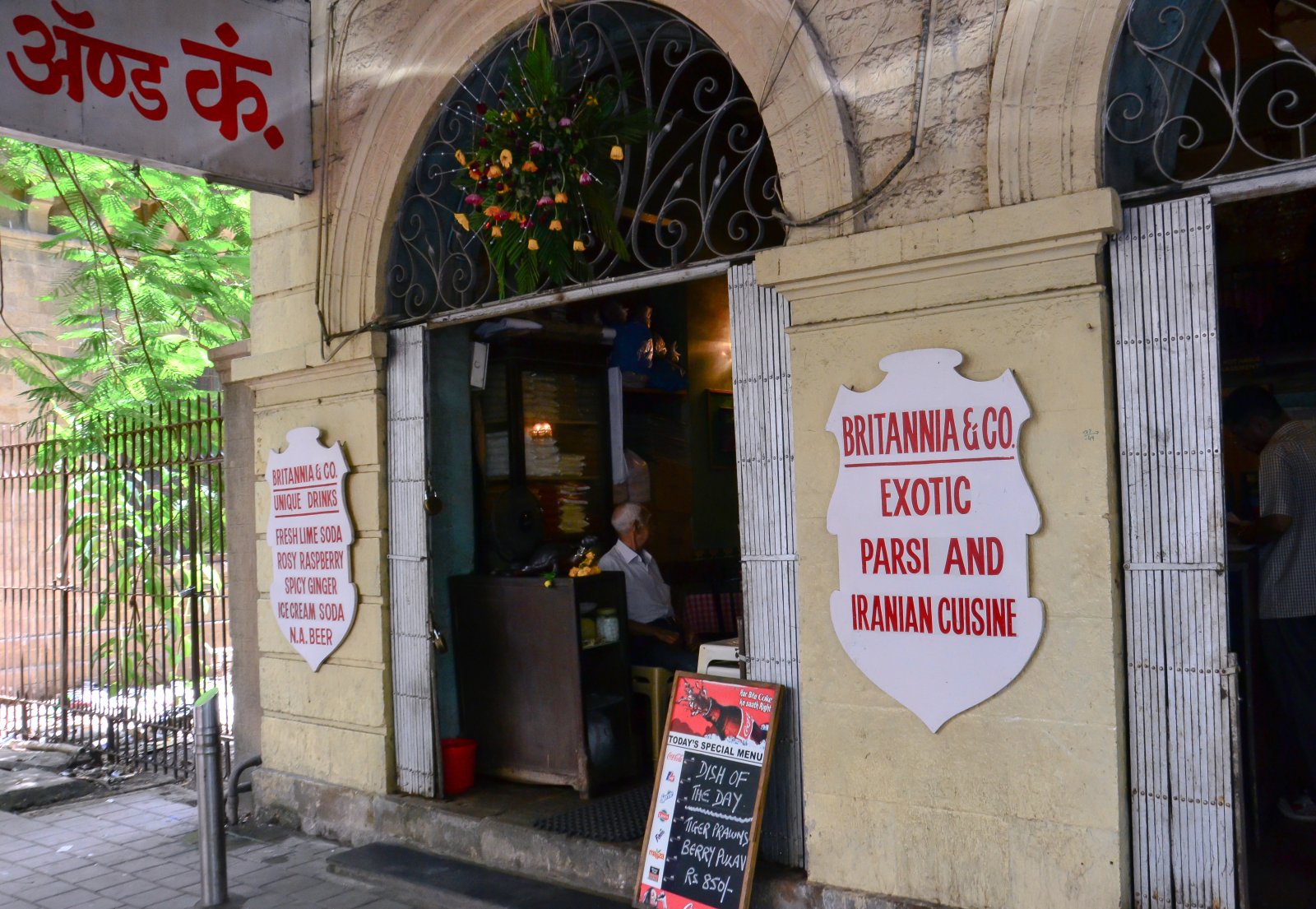 Mumbai | Britannia Restaurante e Parsi alimentos - Mumbai | Secret World Trip Planner