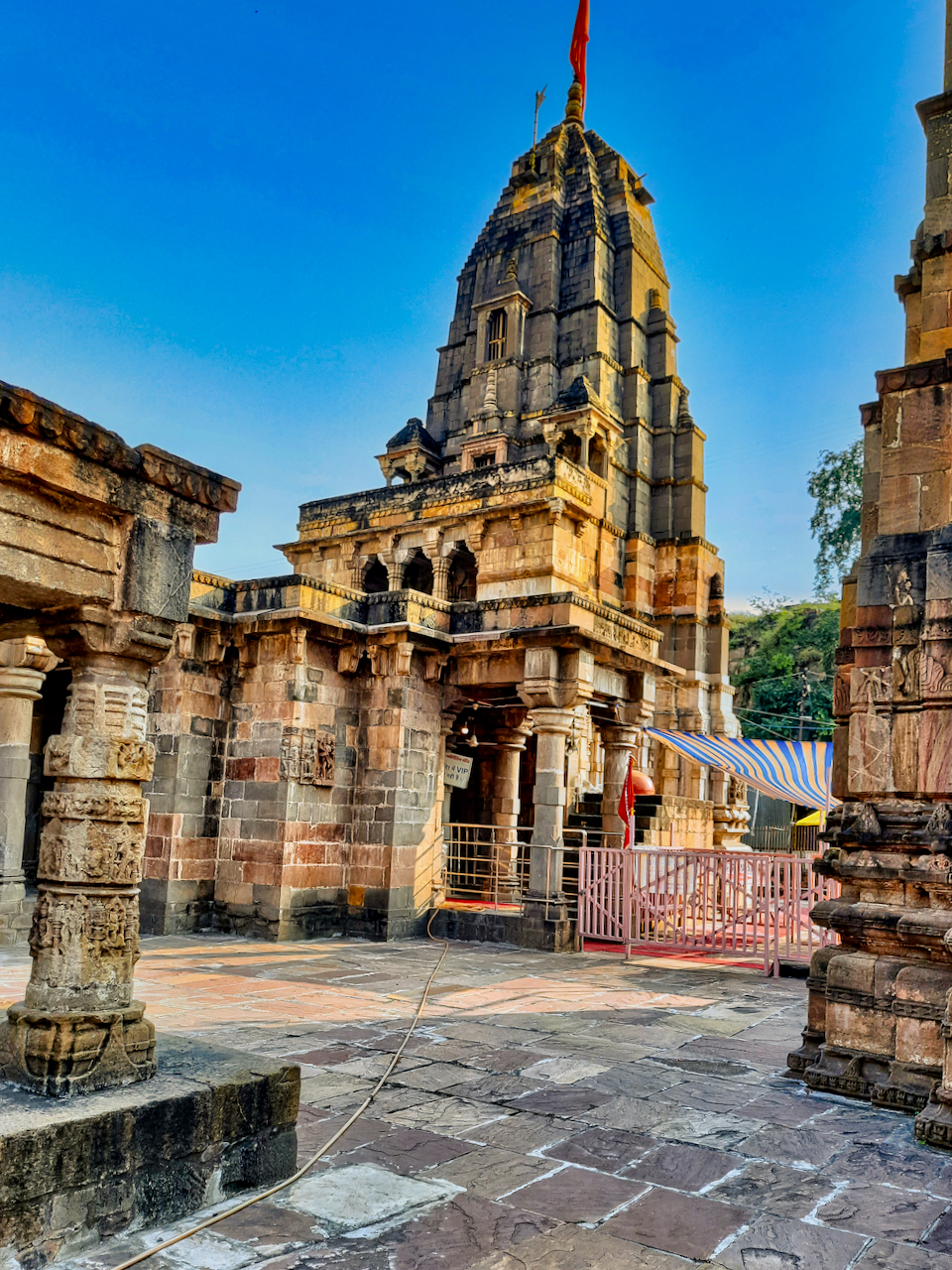 Omkareshwar Jyotilinga a shiv temple on Omkar mountain - Omkareshwar | Secret World Trip Planner
