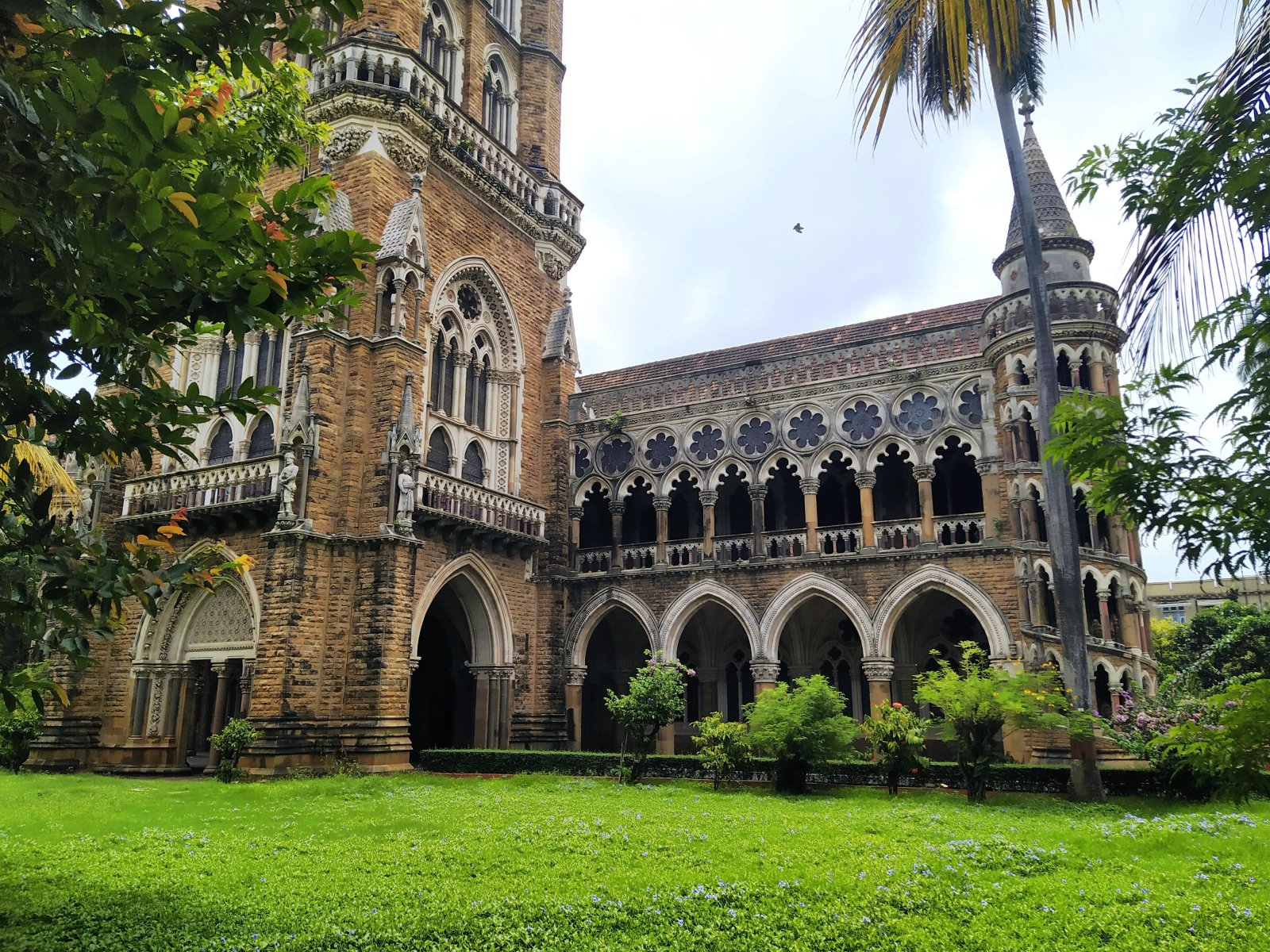 Biblioteca de la universitat de Mumbai - Mumbai | Secret World Trip Planner