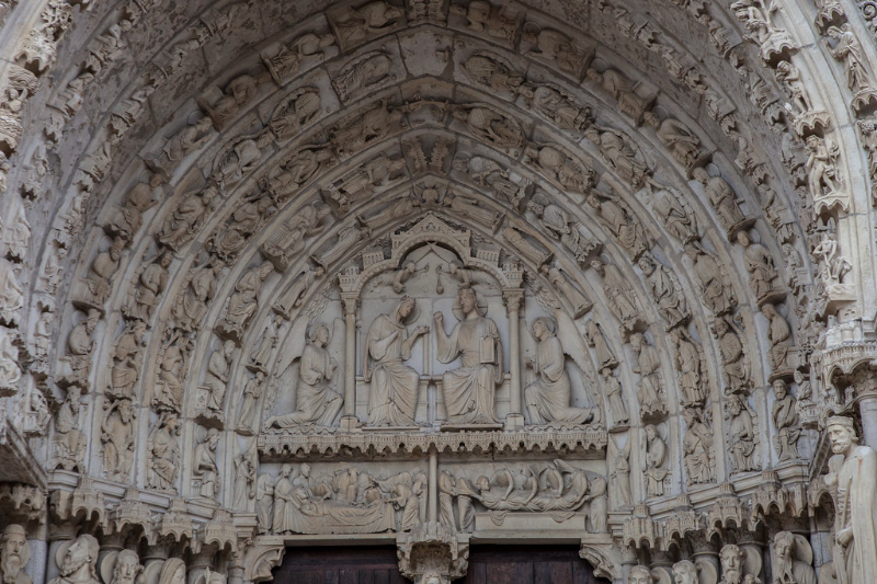 चार्टर्स कॅथेड्रल राशिचक्र चिन्हे - Chartres | Secret World Trip Planner