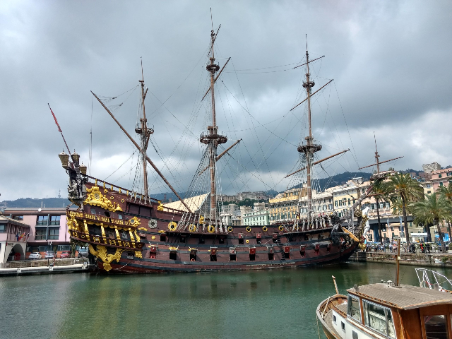 Roman Polanski နှင့် Neptune - Genova | Secret World Trip Planner