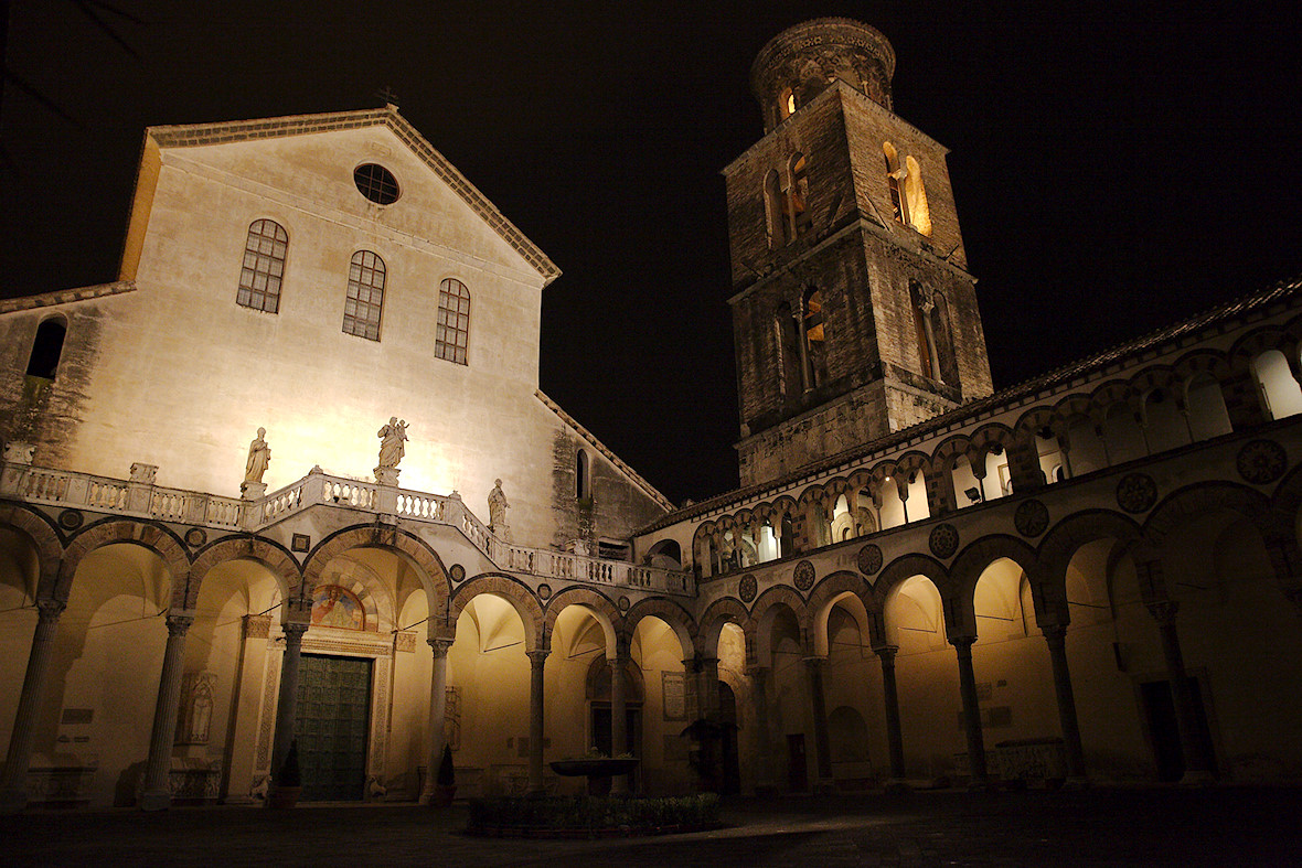 Katedralen i Salerno och dess vackra krypta - Salerno | Secret World Trip Planner