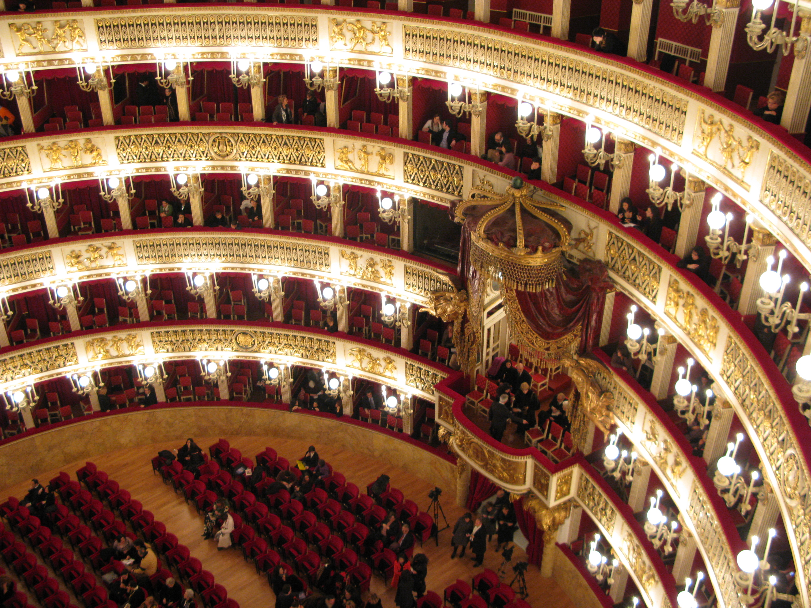 Teatrul San Carlo - Napoli | Secret World Trip Planner