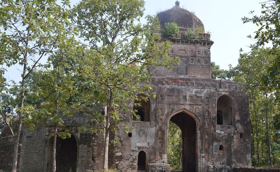 The historical Devgarh Fort - Deogarh | Secret World Trip Planner
