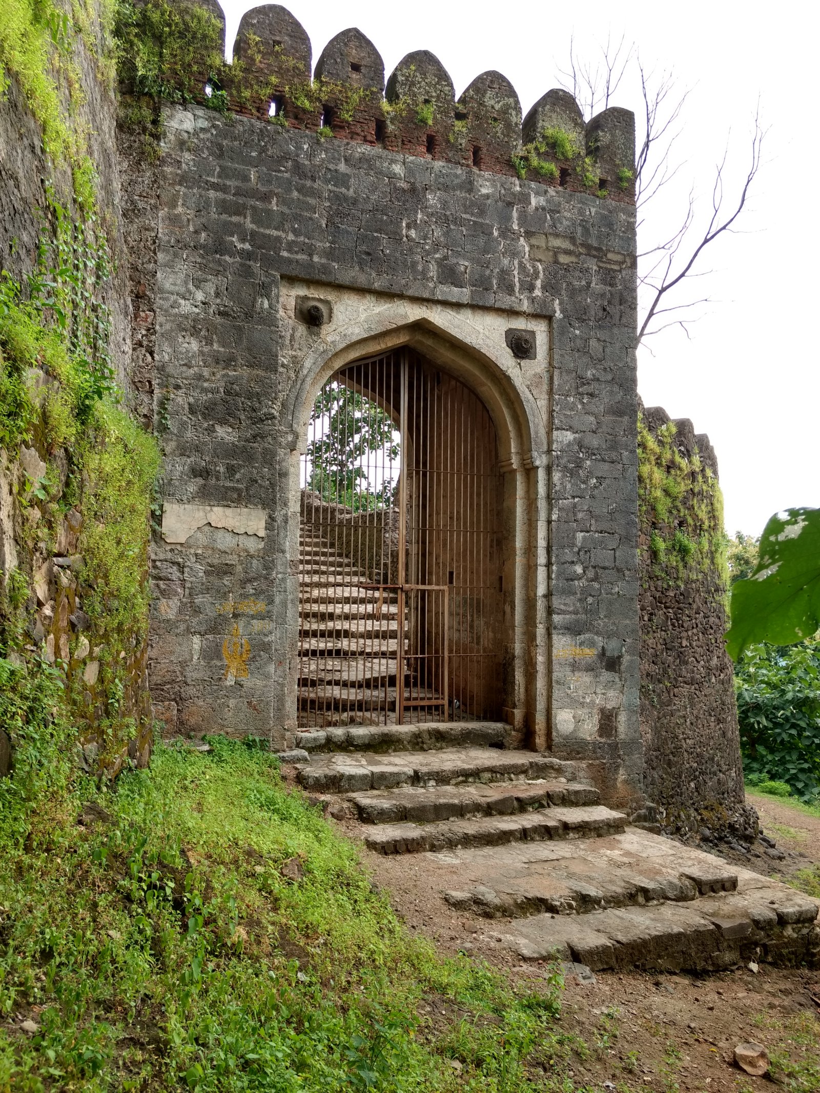The historical Devgarh Fort - Deogarh | Secret World Trip Planner