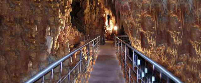 Kastania koobas - Emporikis Naftilias | Secret World Trip Planner