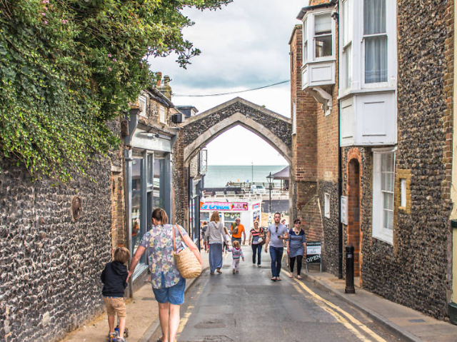 चौडाइहरू - Broadstairs | Secret World Trip Planner
