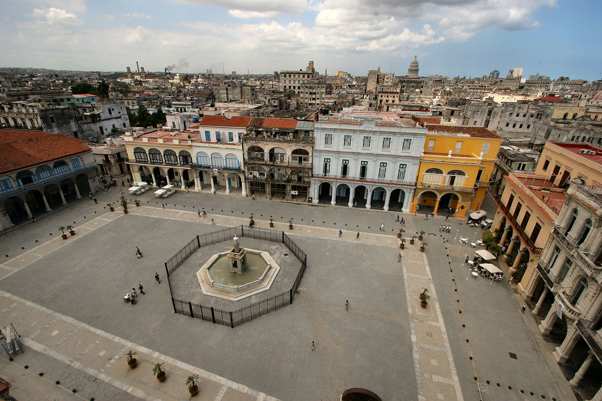 Plaza Vieja - La Habana | Secret World Trip Planner