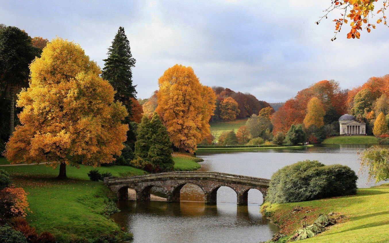 Stourhead, a magical, tranquil vision - Warminster | Secret World Trip Planner