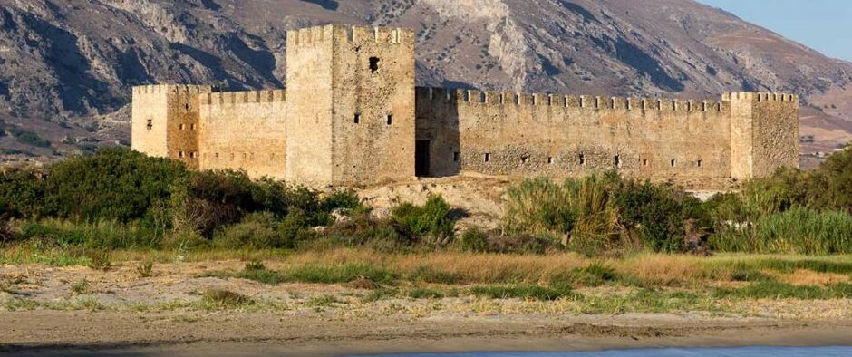 Sfakia in Crete: Frangokastello (or Frangocastello) - Frangokastelo beach | Secret World Trip Planner
