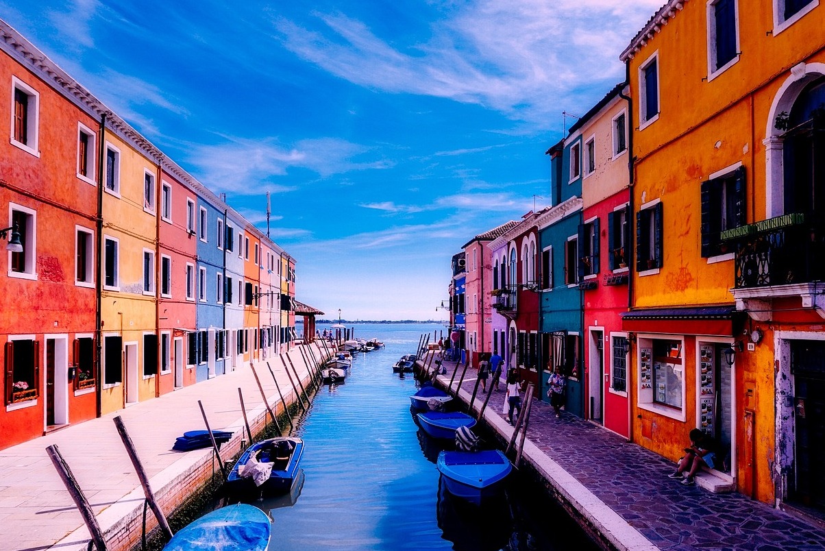 Burano: a aldeia mais colorida do mundo! - Venezia | Secret World Trip Planner