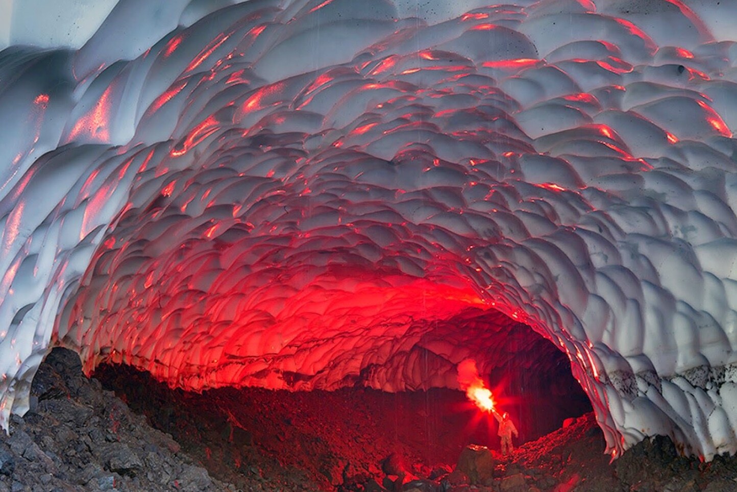 Russia: Incredible Ice Cave near the Mutnovsky Volcano - Territorio della Kam?atka | Secret World Trip Planner