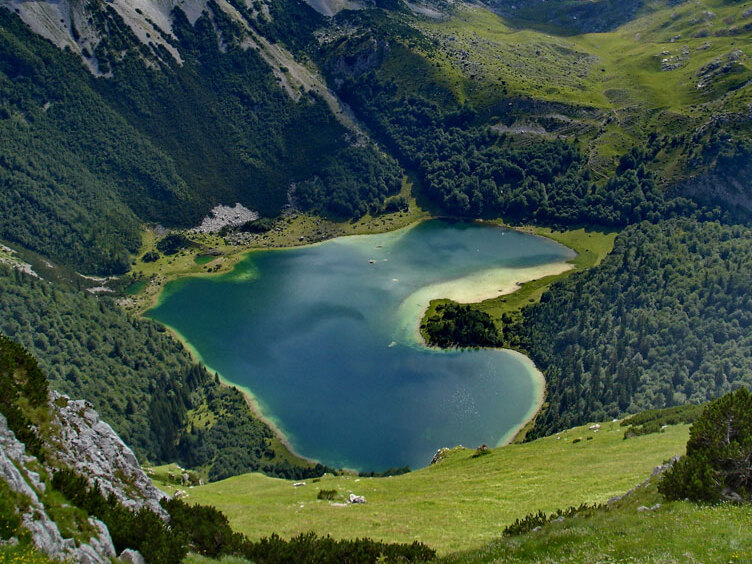 Trnovacko Lake is the most romantic place of Montenegro — Trnova?ko Lake