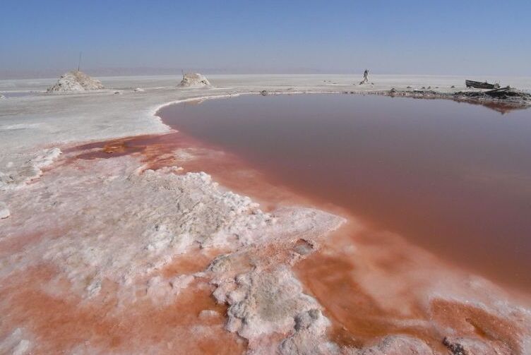 Chott el-Jerid a salt lake in the heart of Tunisia - Lago Crater | Secret World Trip Planner