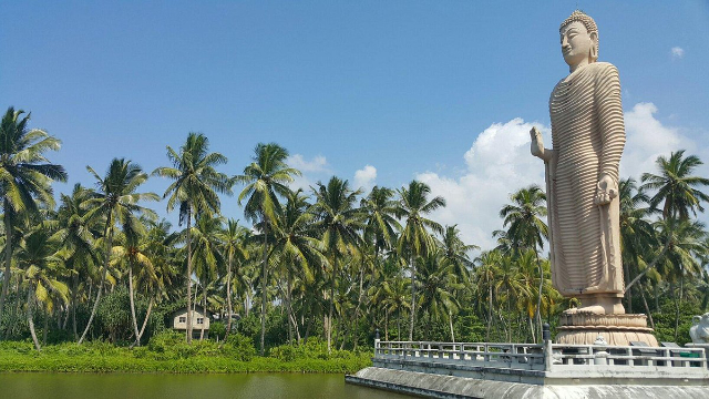 Buddha-statuen i Hikkaduwa - Peraliya | Secret World Trip Planner