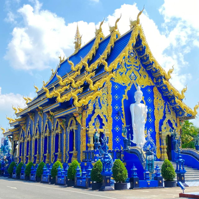 Pura Biru - Amphoe Mueang Chiang Rai | Secret World Trip Planner