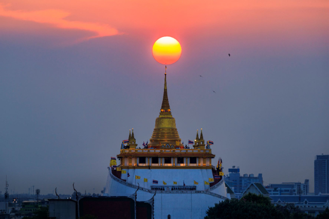 ရွှေတောင်တန်း - Khet Pom Prap Sattru Phai | Secret World Trip Planner