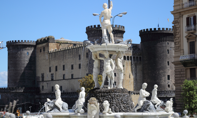 Fontanna Neptuna - Napoli | Secret World Trip Planner