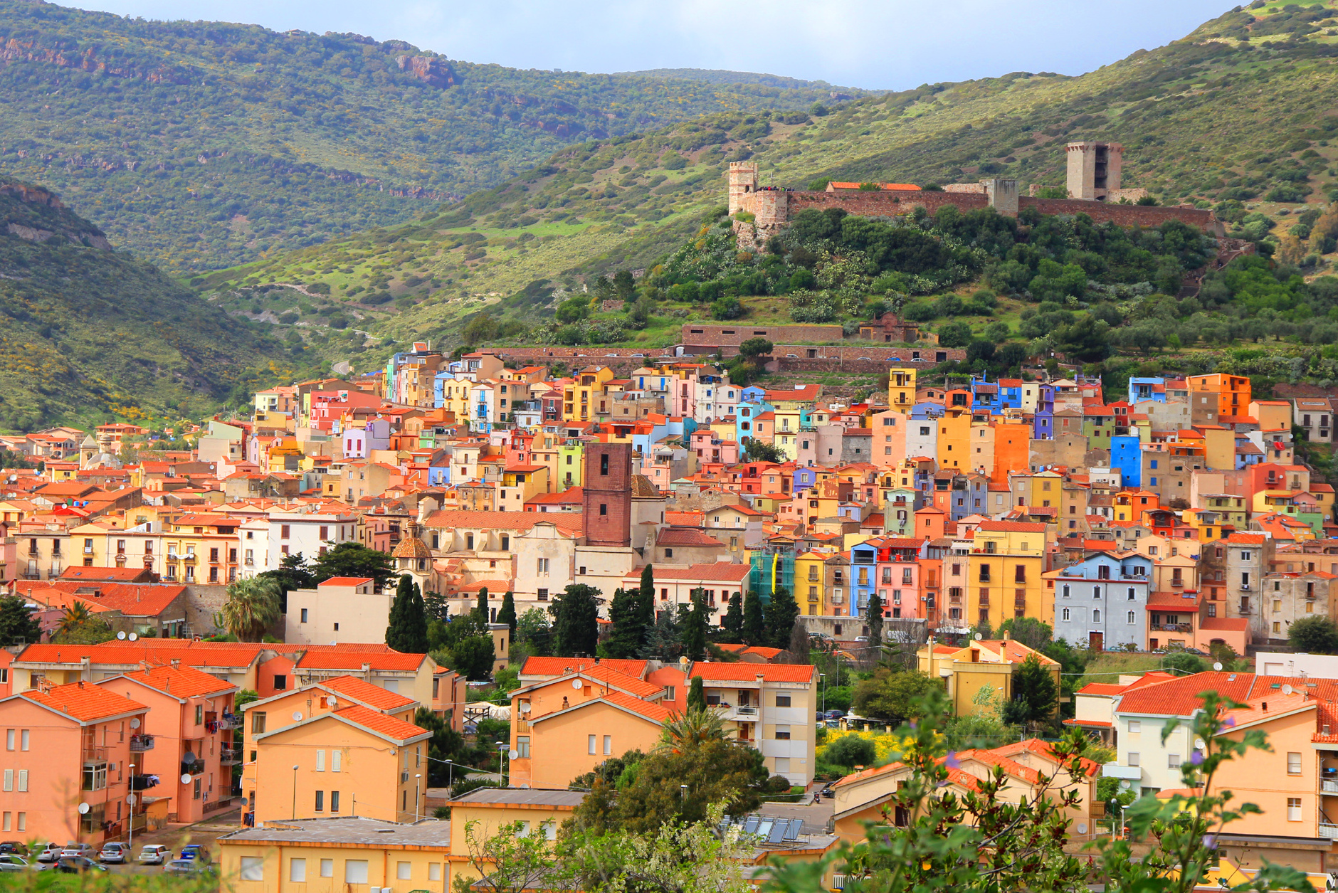 Bosa è un borgo antico in Sardegna — Bosa