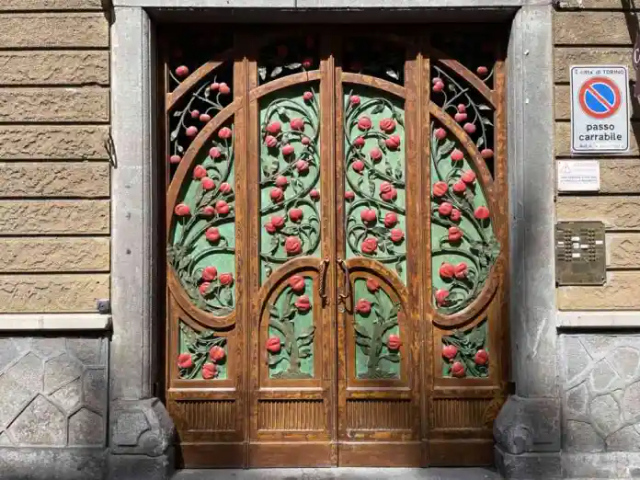 Врата към нара (Gateway to the Pomegranate) - Torino | Secret World Trip Planner