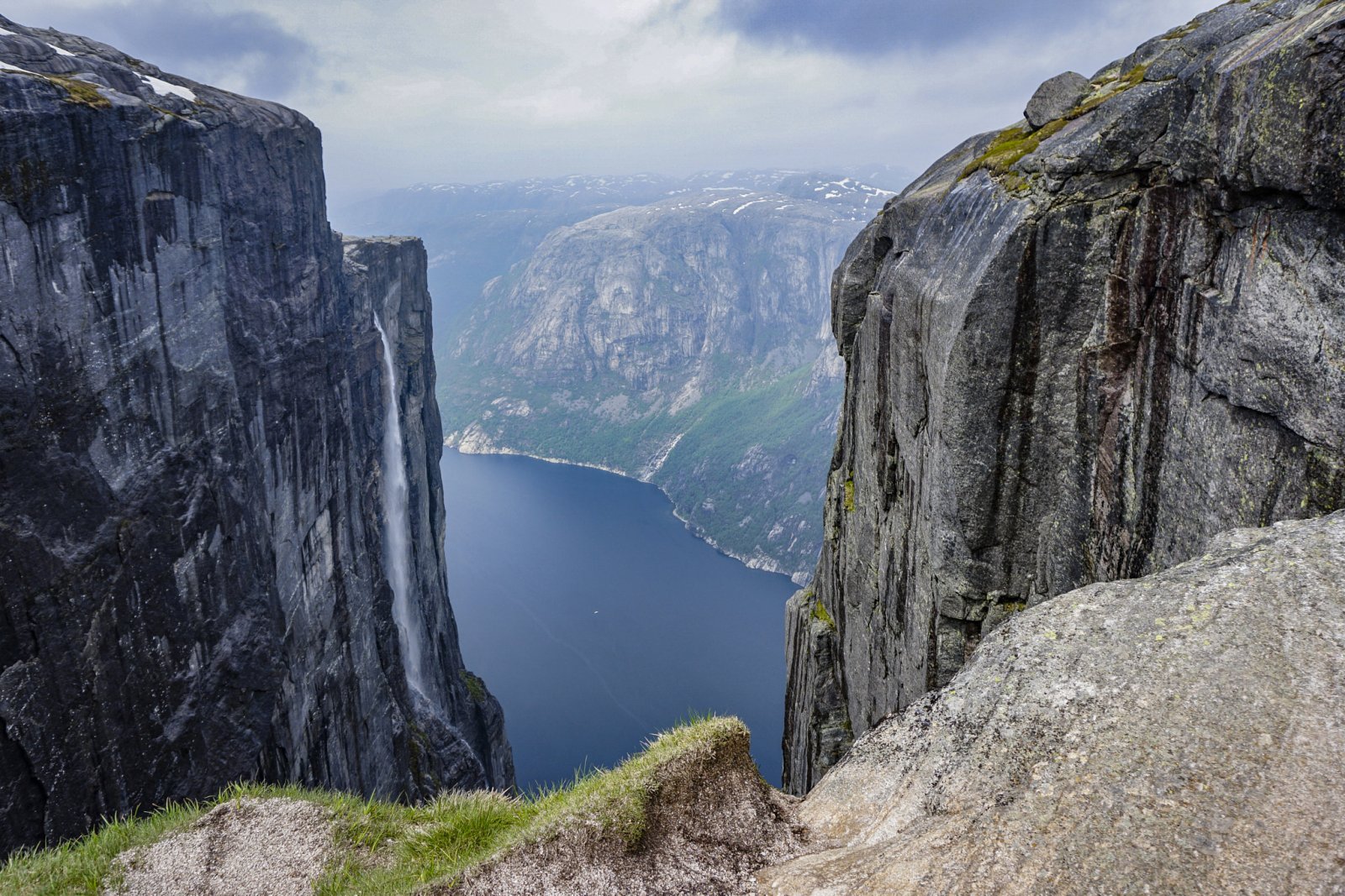 Kjeragbolte A Rock In Norway - Kjeragbolten | Secret World Trip Planner