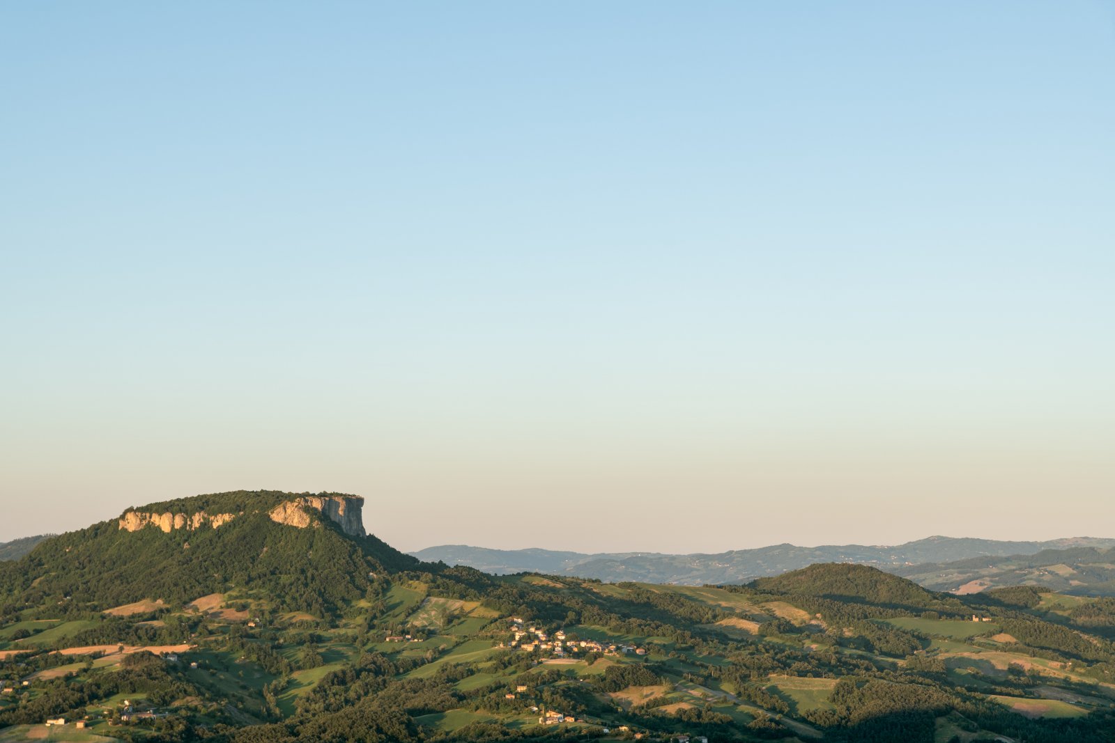 Bismantova kője - Castelnovo ne' Monti | Secret World Trip Planner