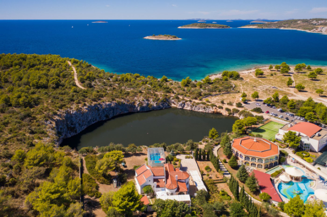 Dragon's Eye Lake - Rogosnizza | Secret World Trip Planner