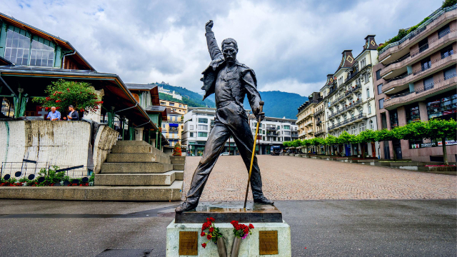 ਫਰੈਡੀ ਮਰਕਰੀ ਦੀ ਮੂਰਤੀ - Montreux | Secret World Trip Planner