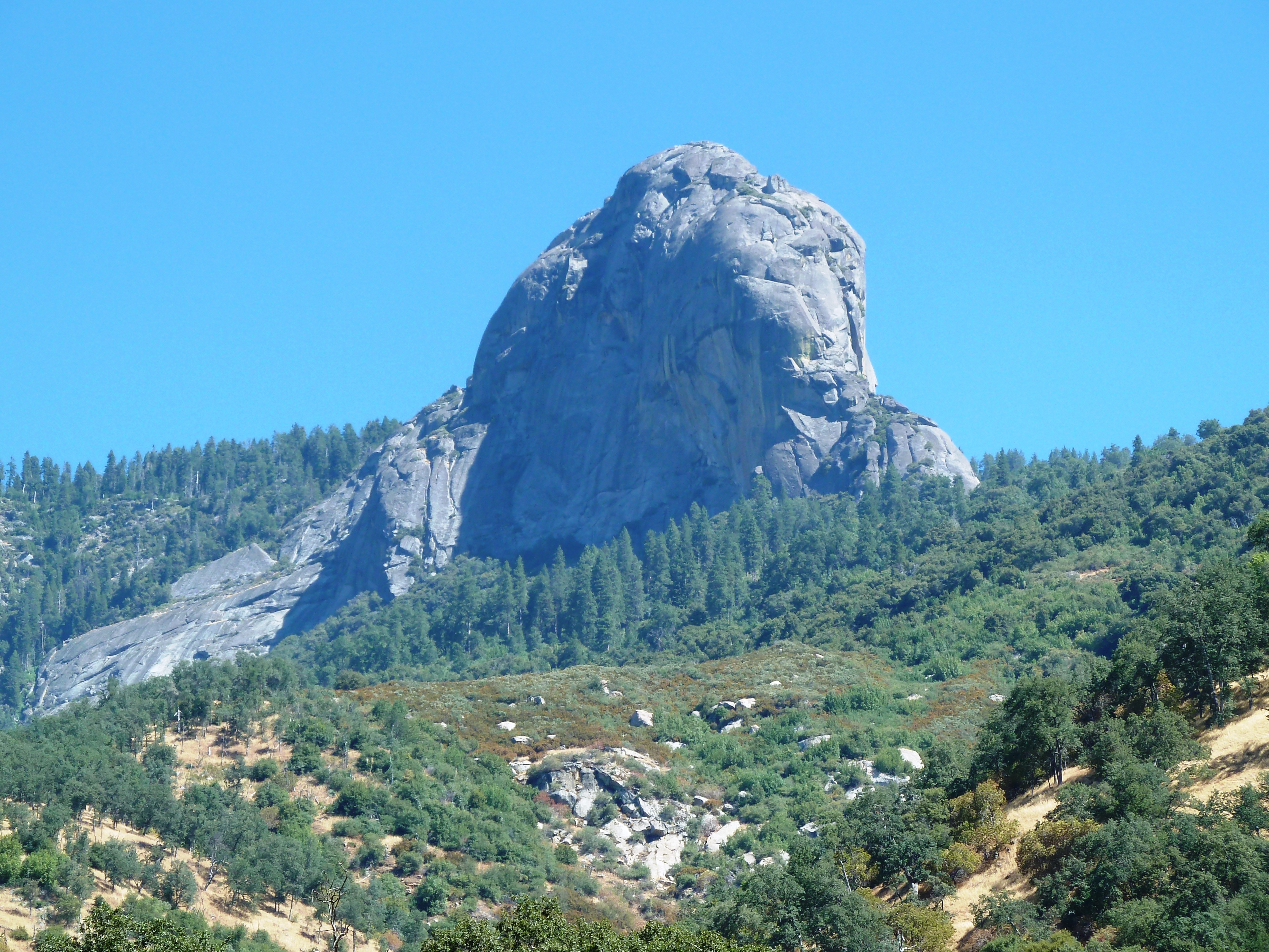 Moro Rock and the Sequoia National Park - Tulare | Secret World Trip Planner